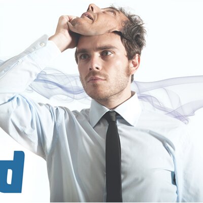 Diese Kachel zeigt rechts einen Mann, der eine Maske abstreift. Beim Mouseover erscheint der Text: Verändern Sie ressourcensparend, auf direktem Weg und gemeinsam mit den Interessengruppen. Minimieren Sie Widerstände und Ängste, plötzliche Stolpersteine und aufwendige Verzögerungen.<br />©alphaspirit